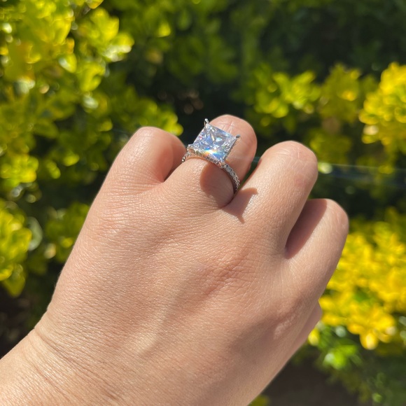 New 6 carat Princess Cut Ring with halo setting - Picture 8 of 10